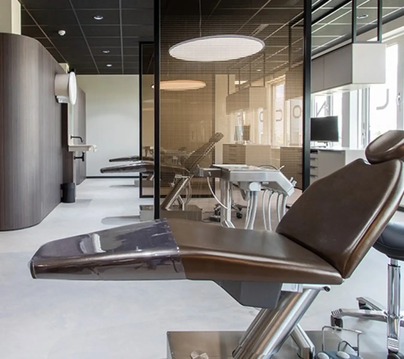 Hkt2qutxniea139kx13k (1)